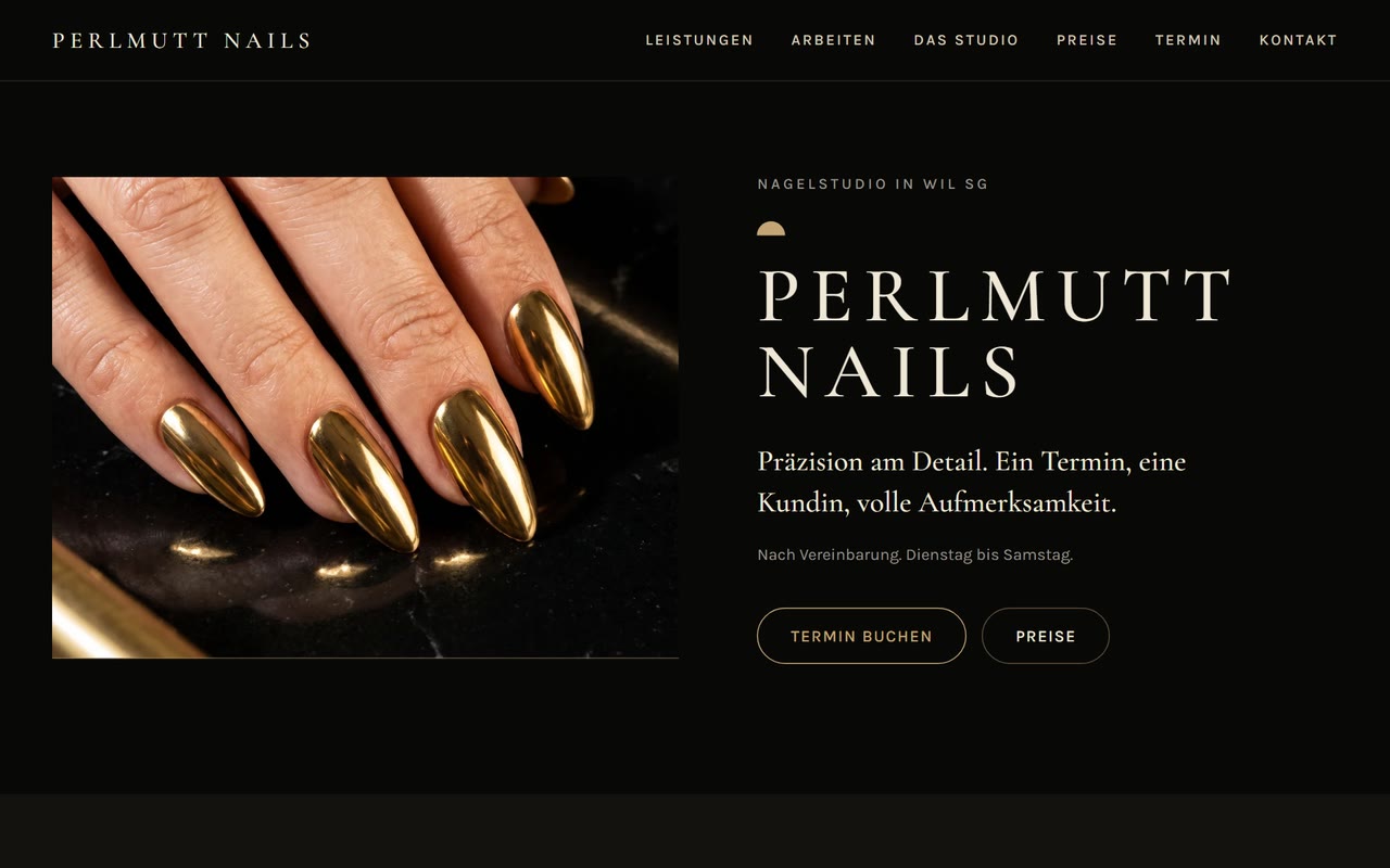 Demo-Website Perlmutt Nails, ein erfundenes Nagelstudio, als Bildschirmaufnahme